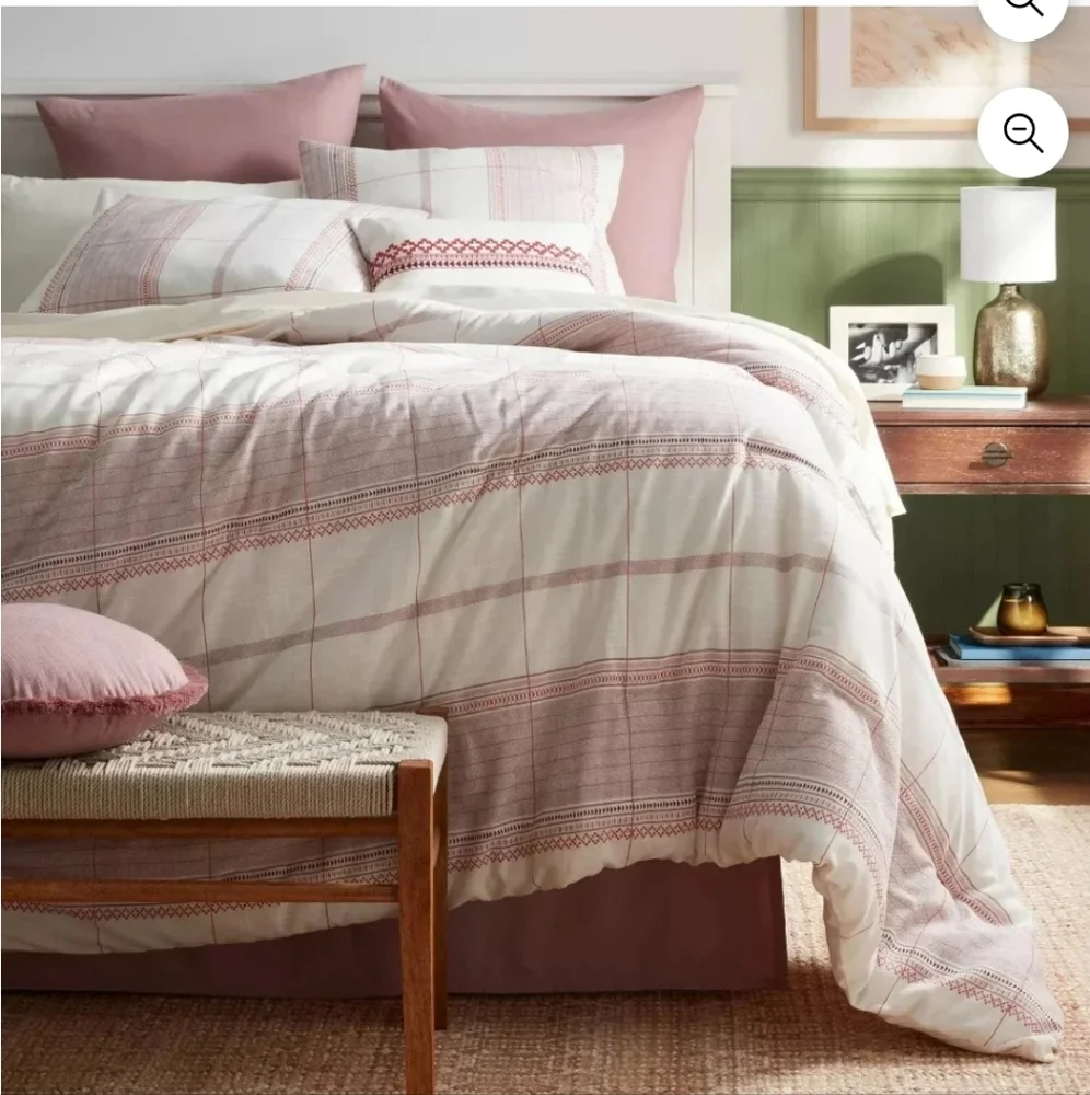Brand New 8 Piece Threshold Bedding Set Aztech Purple Mauve